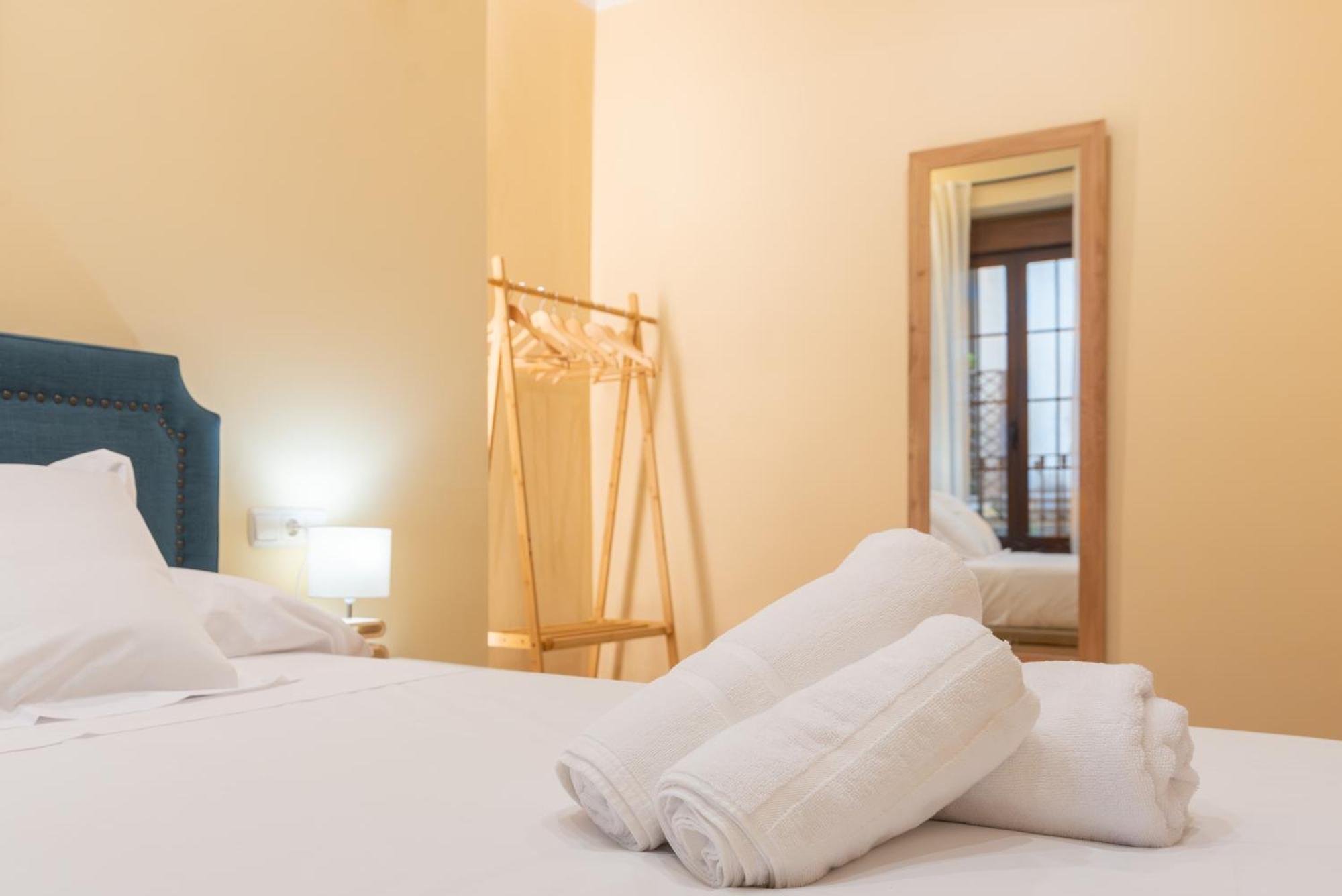 Apartamento Puerta De Cordoba- Exterior Con Balcones מראה חיצוני תמונה